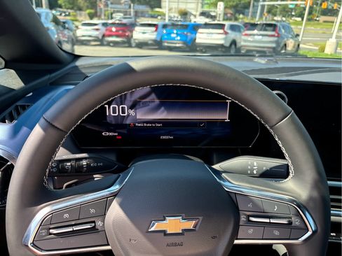 Certified 2024 Chevrolet Equinox EV LT AWD/4WD image 9
