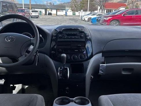 Used 2004 Toyota Sienna LE FWD image 12