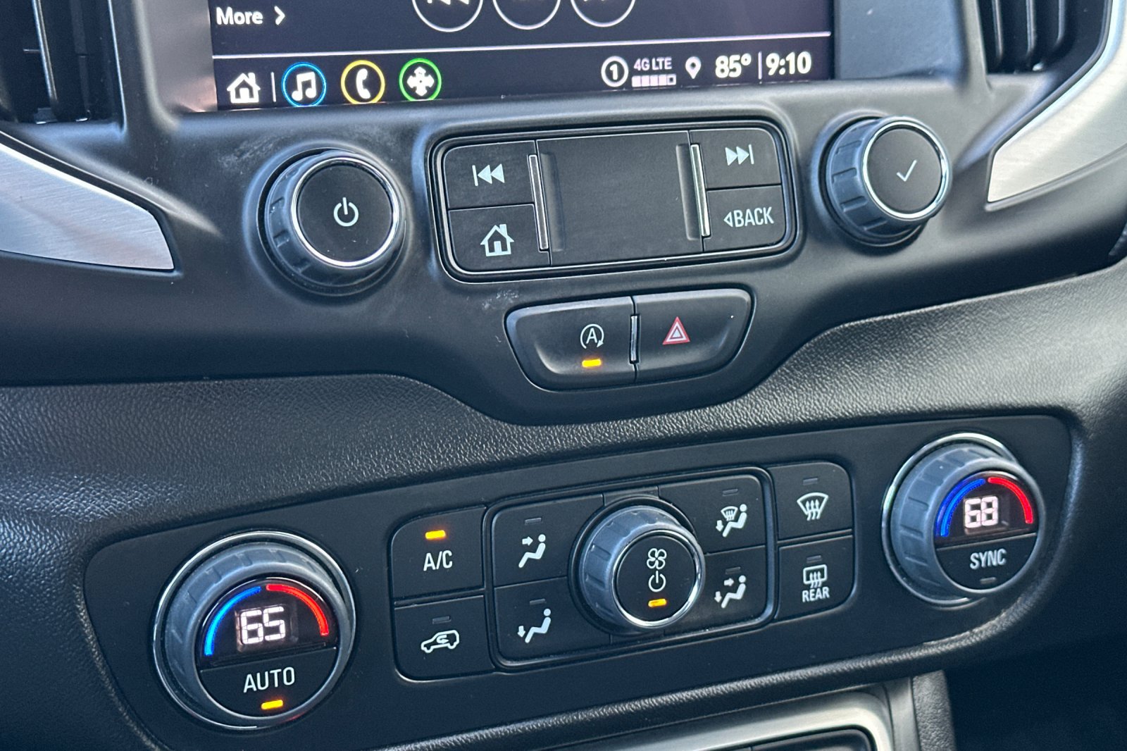 Used 2024 GMC Terrain SLT w/ Elevation Edition FWD image 27