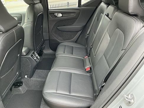 Certified 2025 Volvo XC40 B5 Core image 14