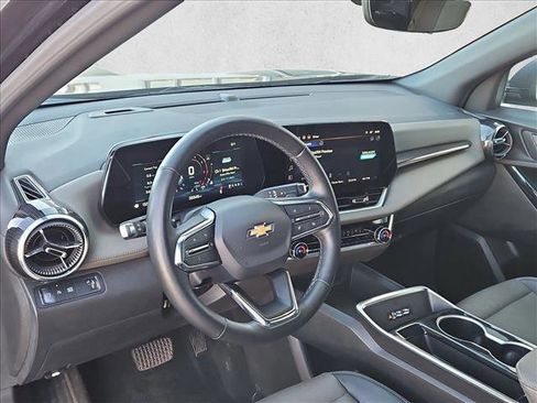 Used 2025 Chevrolet Equinox LT w/ Convenience Package II image 10