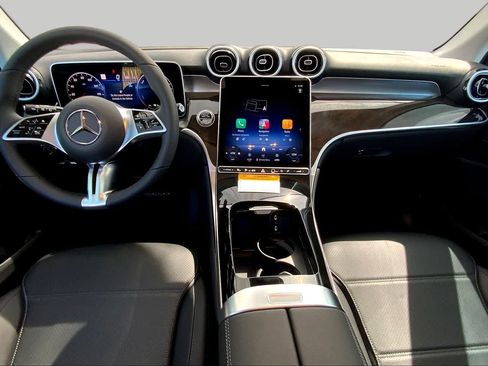 Used 2025 Mercedes-Benz GLC 350e 4MATIC image 8