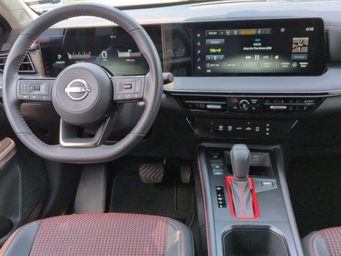 Used 2025 Nissan Kicks SR w/ Illumination Package FWD image 30