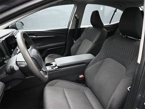 Used 2025 Toyota Camry LE image 13