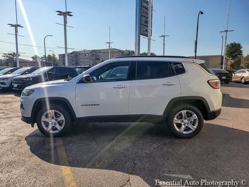 Used 2023 Jeep Compass Latitude AWD/4WD image 10