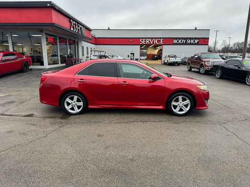 Used 2012 Toyota Camry SE w/ Convenience Pkg FWD image 2