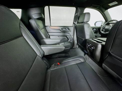 Used 2025 GMC Yukon XL Denali AWD/4WD image 25