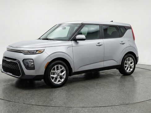 Used 2025 Kia Soul LX w/ LX Technology Package image 3
