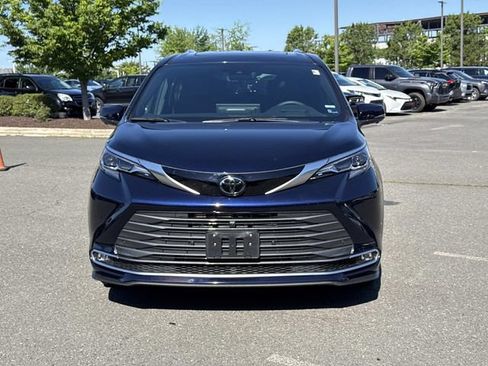 Used 2026 Toyota Sienna Platinum AWD/4WD image 6
