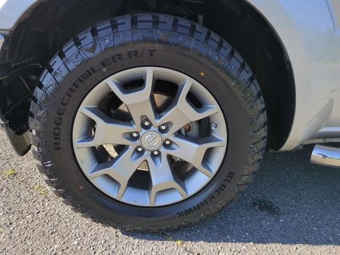 Used 2019 Nissan Frontier SL RWD image 10