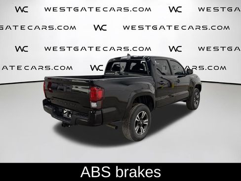 Used 2018 Toyota Tacoma TRD Sport image 8