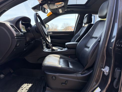 Used 2019 Jeep Grand Cherokee Limited image 16