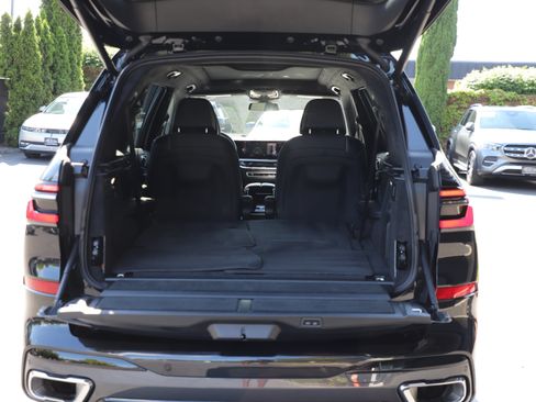 Used 2023 BMW X7 xDrive40i w/ M Sport Package AWD/4WD image 13