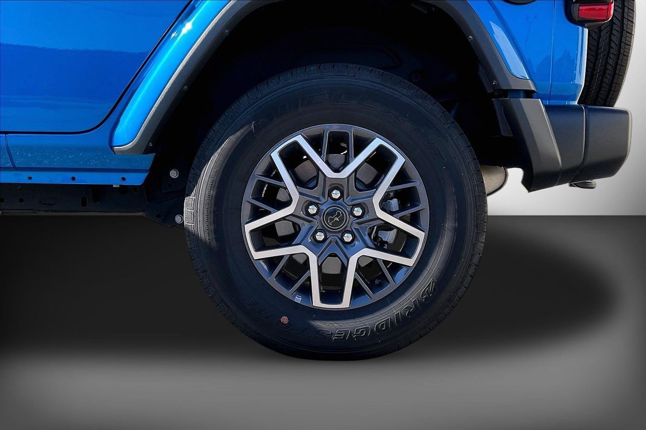 Certified 2025 Jeep Wrangler Unlimited Sahara AWD/4WD image 33