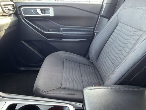 Used 2020 Ford Explorer XLT w/ Comfort Package image 12
