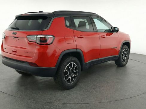 Used 2025 Jeep Compass Trailhawk AWD/4WD image 9