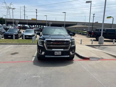 Used 2022 GMC Yukon XL SLT w/ SLT Premium Package RWD image 3