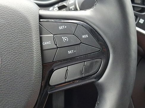 Used 2020 Jeep Cherokee Latitude Plus AWD/4WD image 22