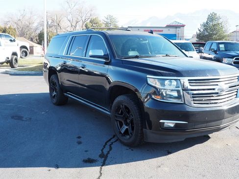 Used 2017 Chevrolet Suburban Premier image 3