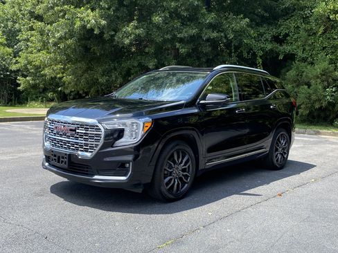 Used 2023 GMC Terrain Denali w/ Black Diamond Edition AWD/4WD image 6