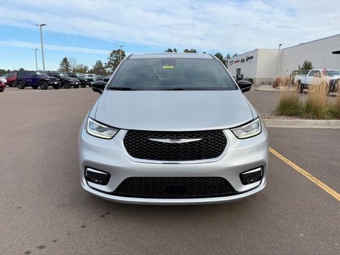 New 2026 Chrysler Pacifica Select AWD/4WD image 8