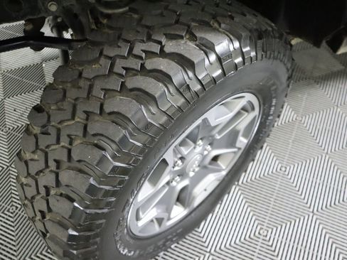 Used 2018 Jeep Wrangler Rubicon w/ Power Convenience Group image 37