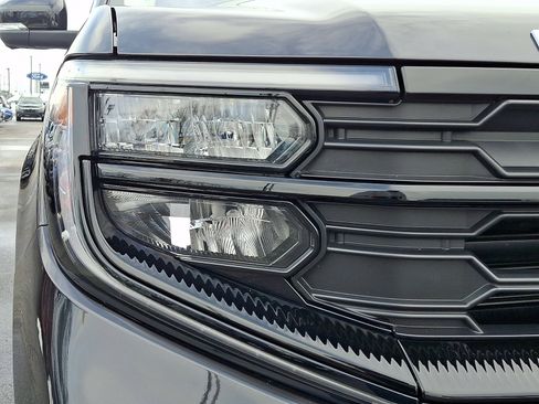 Used 2025 Ford Expedition Active image 8