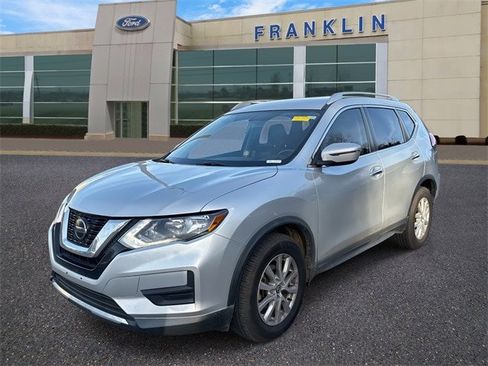 Used 2018 Nissan Rogue SV image 3