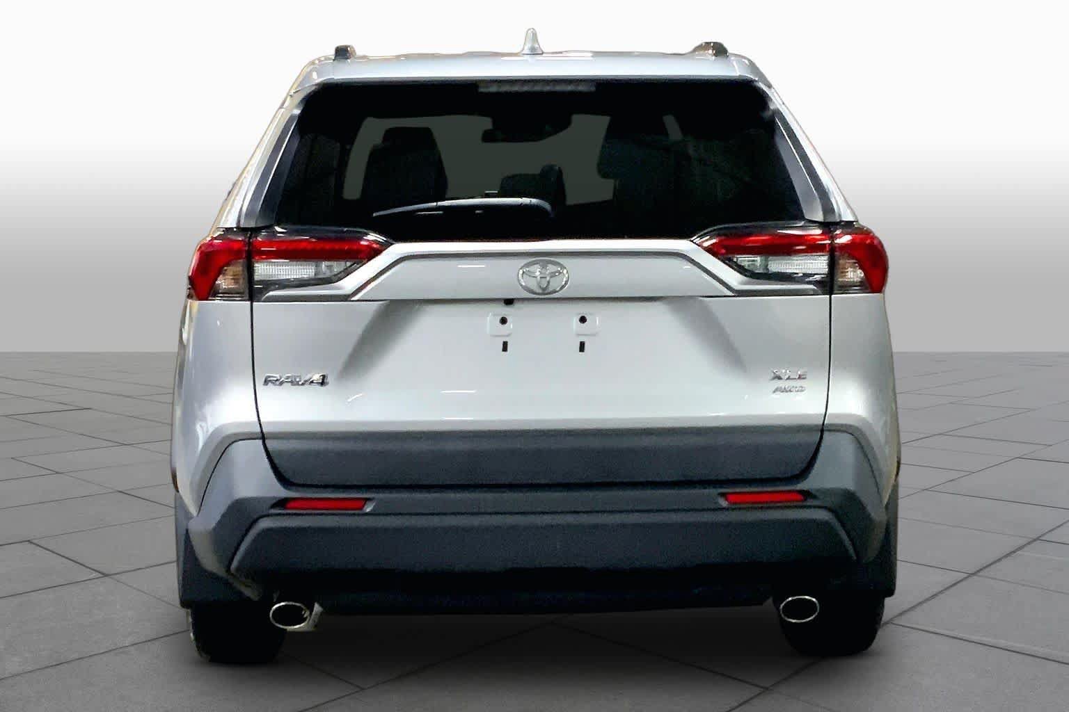 Used 2020 Toyota RAV4 XLE w/ Convenience Package AWD/4WD image 5