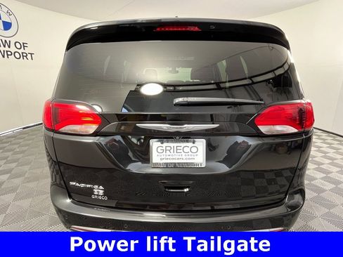 Used 2019 Chrysler Pacifica Touring-L image 11