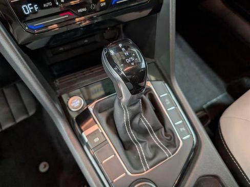 Used 2025 Volkswagen Taos SE image 23