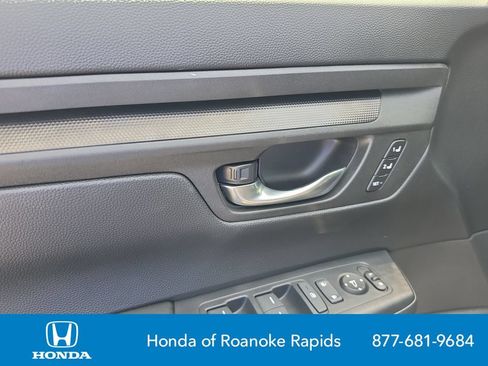 Used 2025 Honda CR-V Sport-L image 11