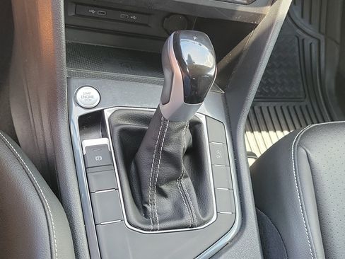 Used 2024 Volkswagen Tiguan SE FWD image 28