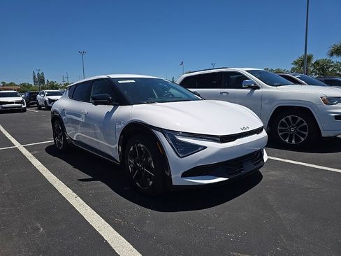 Certified 2025 Kia EV6 Wind RWD image 2