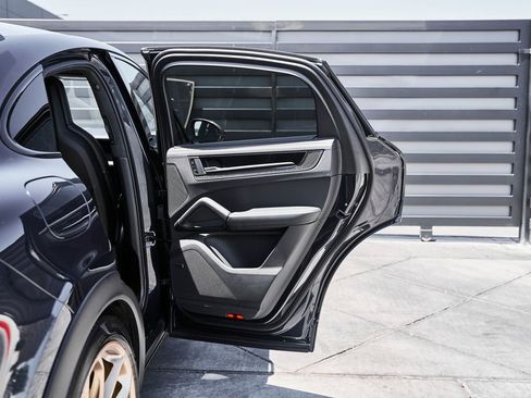 Used 2024 Porsche Cayenne Turbo GT AWD/4WD image 30