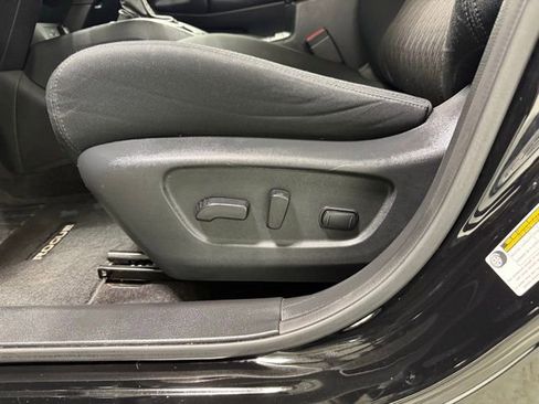 Used 2020 Nissan Rogue SV image 14