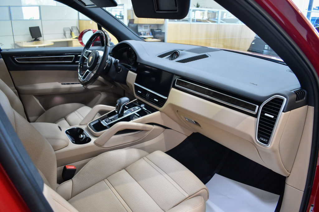 Used 2022 Porsche Cayenne AWD/4WD image 20