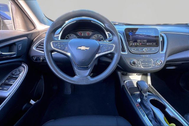 Used 2025 Chevrolet Malibu LT FWD image 8