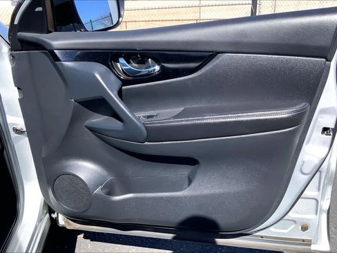 Used 2021 Nissan Rogue Sport SV image 20