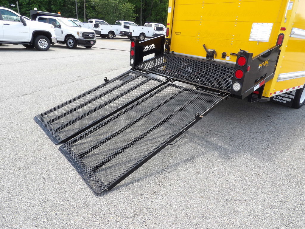 Used 2017 GMC Savana 3500 Extended RWD image 33