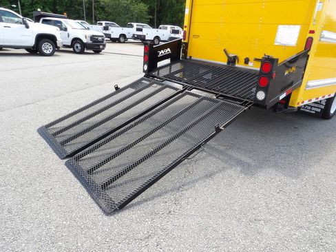 Used 2017 GMC Savana 3500 Extended RWD image 33