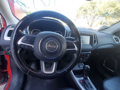 Used 2019 Jeep Compass Latitude FWD image 13