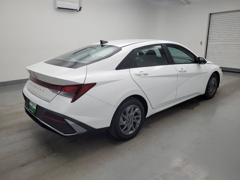 Used 2024 Hyundai Elantra SEL FWD image 10