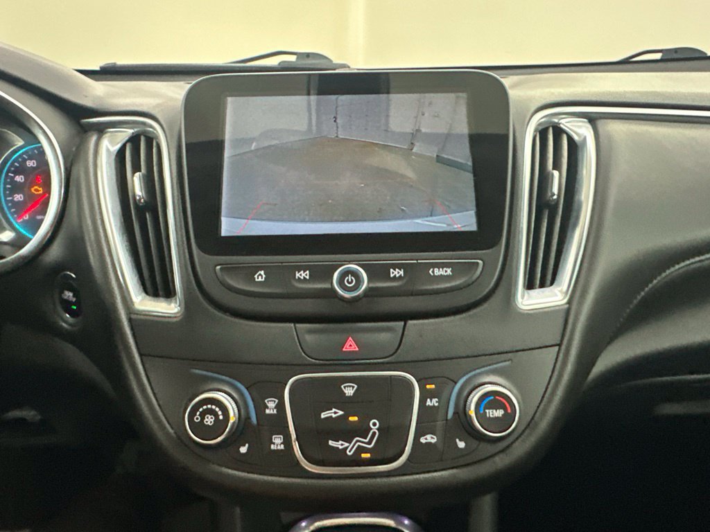 Used 2018 Chevrolet Malibu LT w/ Leather Package FWD image 49