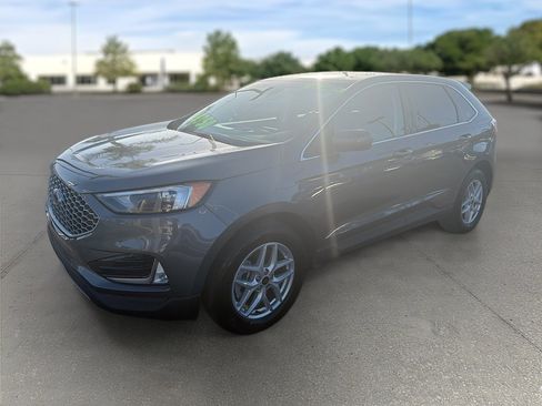 Used 2023 Ford Edge SEL w/ Convenience Package image 3