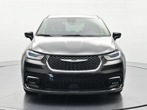 Used 2023 Chrysler Pacifica Touring-L FWD image 2