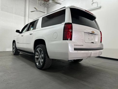 Used 2020 Chevrolet Suburban LT w/ Luxury Package RWD image 19