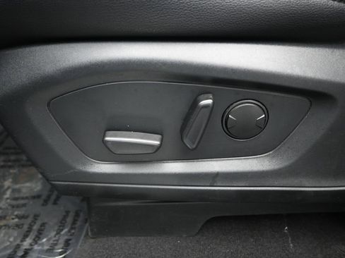 Used 2023 Ford Explorer Limited image 10