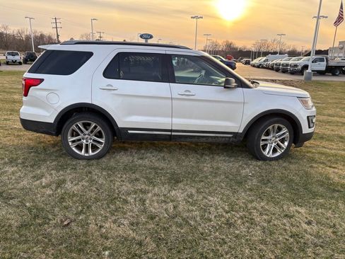 Used 2016 Ford Explorer XLT w/ Equipment Group 202A image 11