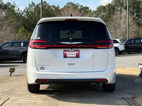 New 2026 Chrysler Pacifica Select FWD image 6